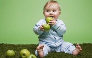 六个月的宝宝老是便秘，该怎么给他吃香蕉缓解呢(6个月的宝宝便秘了香蕉需要蒸着吃吗)