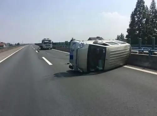 康正好车 应急车道换备胎扣分 记住这3招,不罚款