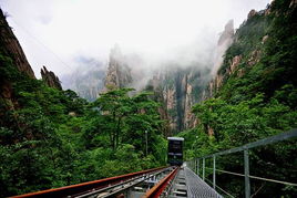 黄山 西海缆车试运营 游客轻松游峡谷 