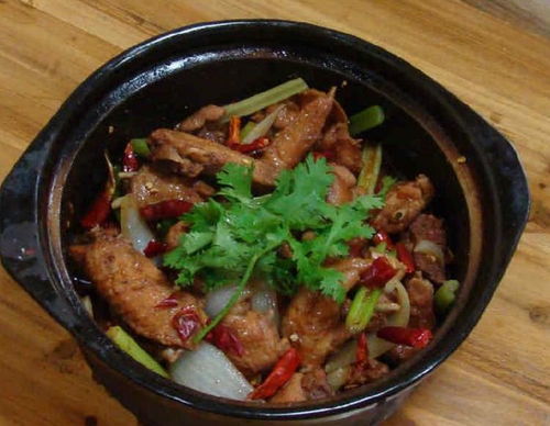 重庆鸡公煲竟不是重庆菜 发明人原来叫 张重庆 ,网友 懂了