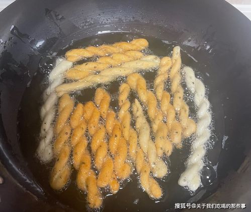 酥脆咸香的炸麻花,简单3步就能做,牢记2个技巧,比买的更香更脆