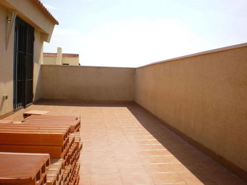 开发商送的大露台,沿墙砌20米长花池,种花种菜,不要还能拆掉 防水 排水 瓷砖 