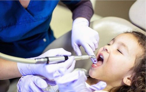 4岁女孩乳牙坏死,需要全麻牙治,原来最有效防龋牙不是少吃糖
