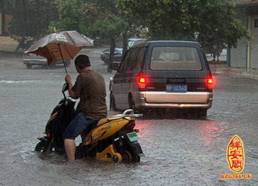 做梦梦见大暴雨是什么意思 周公解梦 