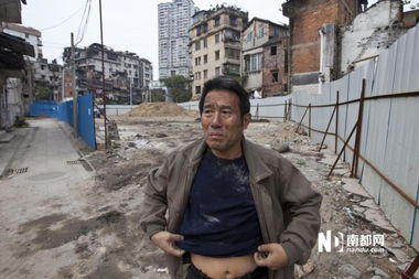 深圳一处工地施工扰民 众街坊与工人打斗 