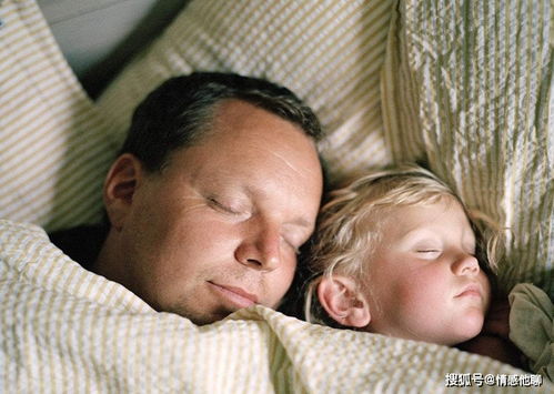 幼儿不宜和老人一起睡,3岁后体质差别会很大,有科学依据