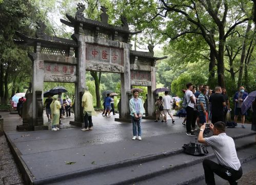 华山景区停车场的收费标准(古隆中游客中心停车场收费标准)