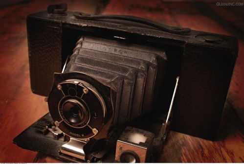 12台古董相机定格80载光影流年
