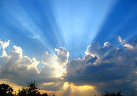 阳光透过云层散射出一缕缕阳光 这个现象的学名叫什么 
