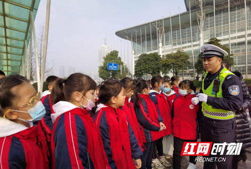 小学生走进交警大队 体验交警工作,学习安全知识