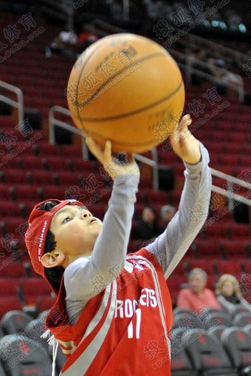 小姚明 火箭主场训练 狂投篮追梦NBA 