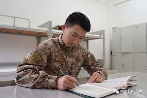 挖掘机钩水瓶 兵哥哥把 大块头 玩出 精细活