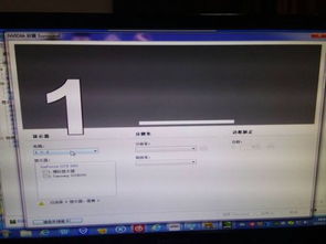 电脑弄双显示屏为什么一个黑的不行另一个可以但是屏幕又变的很大看不见图标 