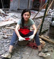 汶川地震断腿女教师赴芦山灾区当志愿者