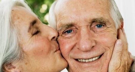 多大年龄长老年斑？年龄多大会有老年斑为什么年纪大的人身上会出现老年斑