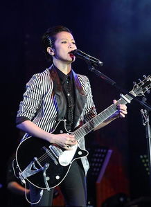 她是内地最不喜欢的一位香港歌手,黄伟文却把所有好歌都给了她