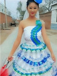 农村女孩捡矿泉水瓶被人嘲笑, 看到她做的婚纱都赞不绝口 