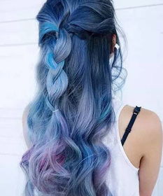 把头发弄成蓝色怎么弄好看，蓝色改色头发配方(蓝色头发怎么改颜色)