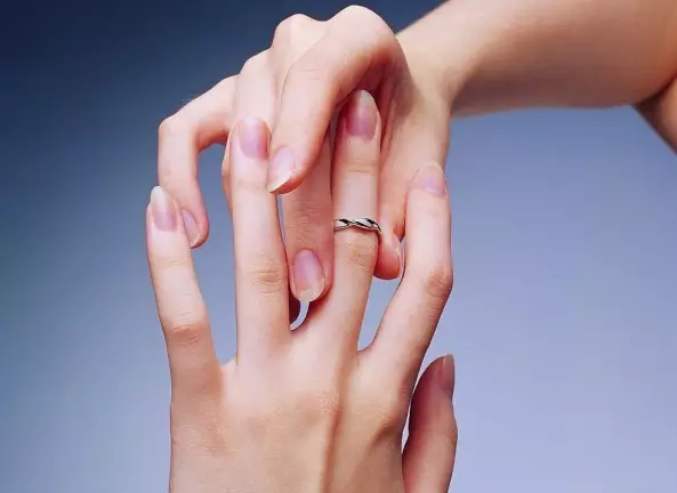 男生戴戒指五个手指的含义 佩戴不同材质戒指有什么含义