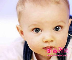 宝宝脸上长小红点，婴儿脸上长红疹子是怎么回事