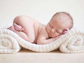宝宝吃几口就睡,没睡多久又吃 该肿么办