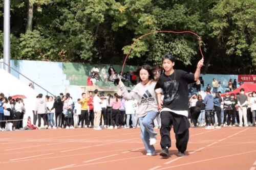 聚焦校运会 男女双人混合跳绳接力 最伟大的力量,就是同心合力