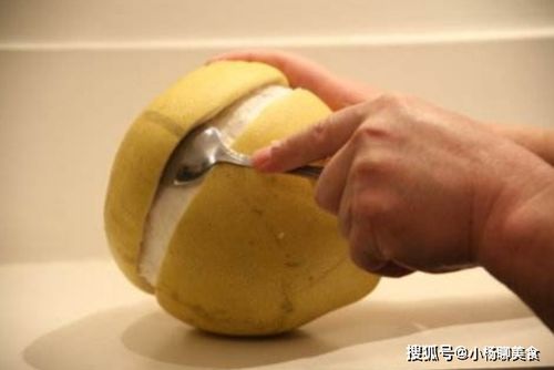 剥柚子最棒的3个方法,果皮和果肉轻松分离,一学就会,简单实用