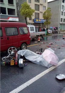 昨天,江西发生一起惨烈车祸,2人不幸身亡