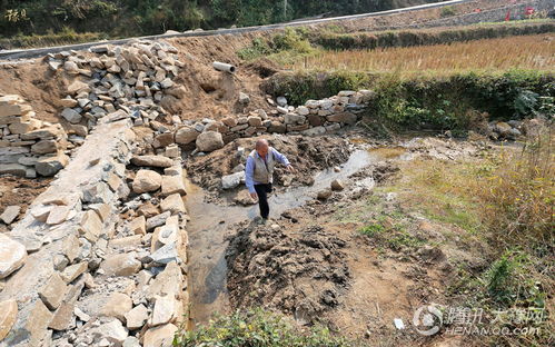 信阳7旬老太独居近8年 没钱给儿子打电话 