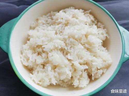 怎样蒸米饭才好吃 除了清水以外,再加这2样,不软不硬颗粒分明