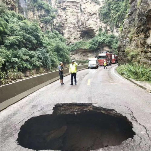 因泥石流 路面塌陷,凉山州多条道路通行受阻