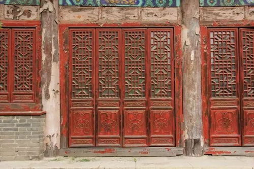 断桥铝门窗十大品牌红橡树 中国古窗,格出一墙的浪漫 