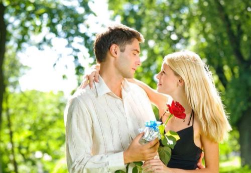 已婚男人彻底爱上一个已婚女人的五种表现 对你有这些表现的男人肯定