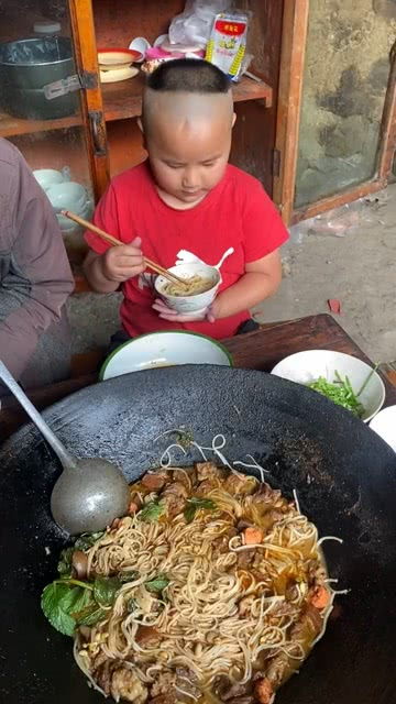 小小干饭人,今天吃牛肉 