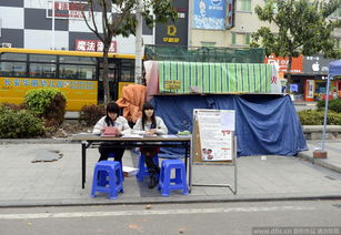 广东节后服装市场招工难 老板上街寻工人 