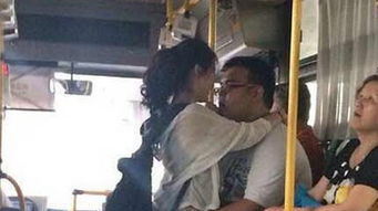 公交车内小情侣一幕,旁边的大妈都看不下去了