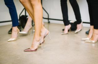 新规来了 菲律宾终于不再强迫女性穿高跟鞋上班了 
