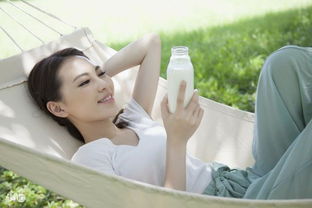 年轻人要养成喝奶的好习惯 补钙要趁早