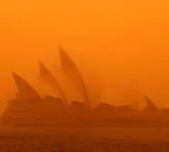 来了 悉尼最强沙尘暴 红色阴霾笼罩全城,天昏地暗,飞沙走石,狂风怒吼 你准备好接招了吗 新州 