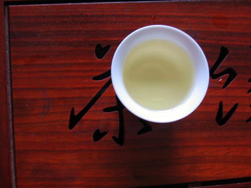 白茶叶子泡水喝有什么好处,银杏叶泡茶喝了对身体有什么好处?