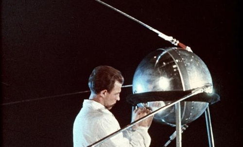 地球上第一颗人造卫星,只运行了21天,却带来了人类的进步