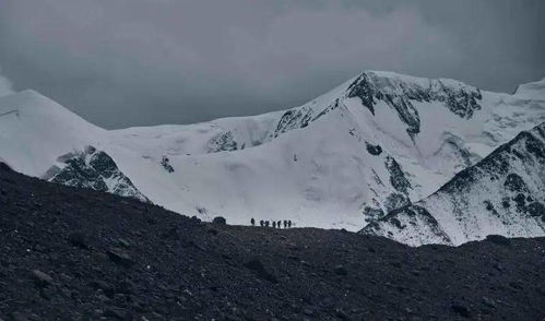 峰回路转,雪山之巅 地大登山队成功登顶玉珠峰