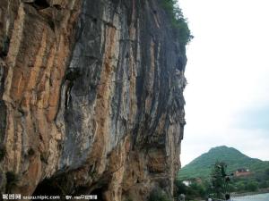 山势险恶怎么解释词语-形容山势险峻的成语有什么？