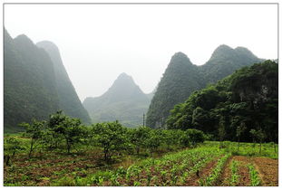 各个侧面拍摄月亮山景色