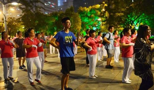 美国这个城市,人们说汉语 用人民币,晚上广场舞,早上打太极拳