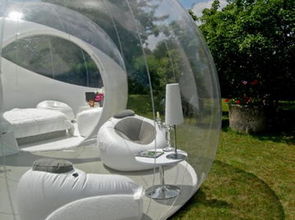 法国设计师用可回收材料建造梦幻气泡式帐篷 