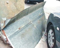 汽车车顶被扎了一个坑还掉漆了怎么半
