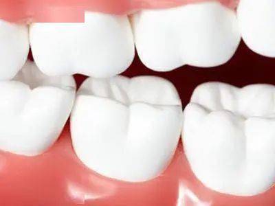 牙齿发黄怎么回事 几招好方法,能让牙齿变白