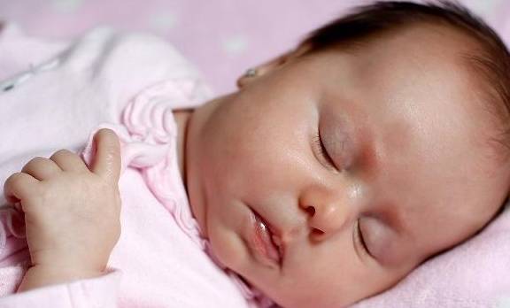 新生儿睡觉时会做梦吗 若宝宝经常做梦,会影响身体发育吗