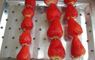 草莓冰糖葫芦怎么做 糖葫芦的糖怎么熬很脆